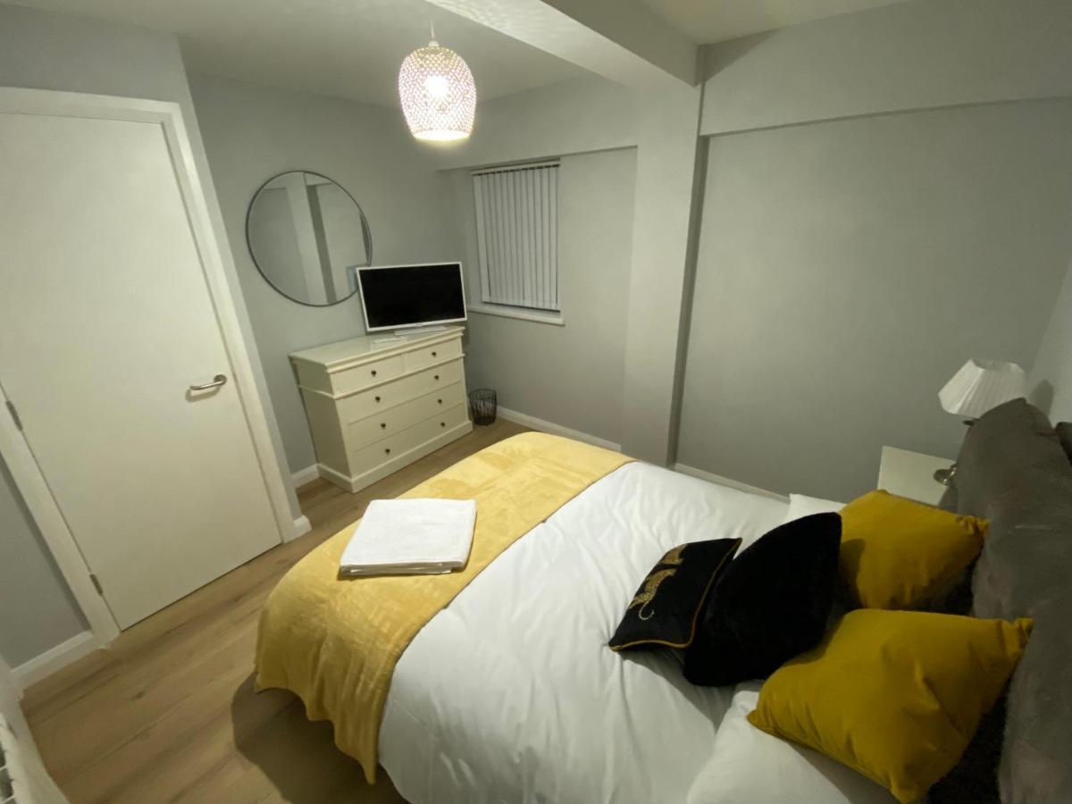 Dunlap Apartments Страбан Екстериор снимка