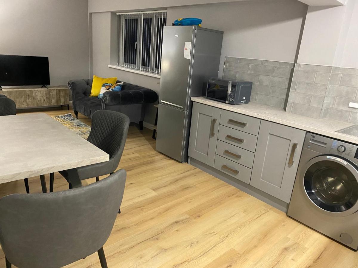 Dunlap Apartments Страбан Екстериор снимка